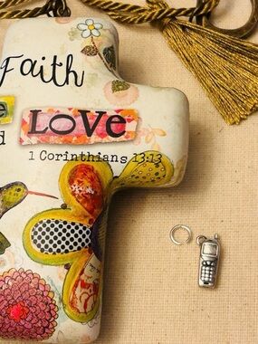 Retired James Avery cell phone charm